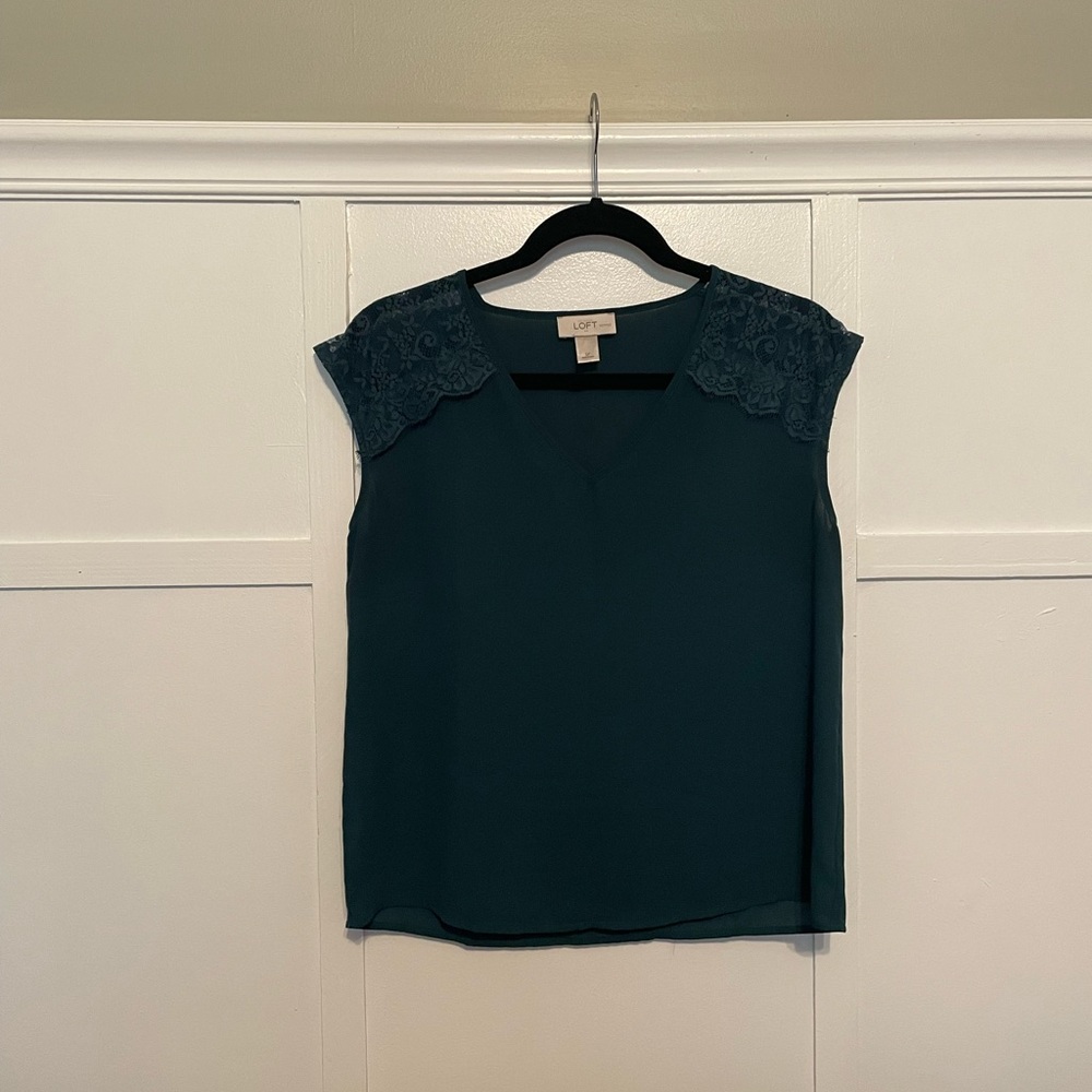 Loft Women's Green Lace Shoulder Top